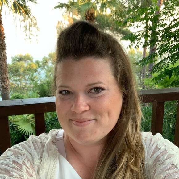 Meet your Posher, Christina - Picture 2 of 16